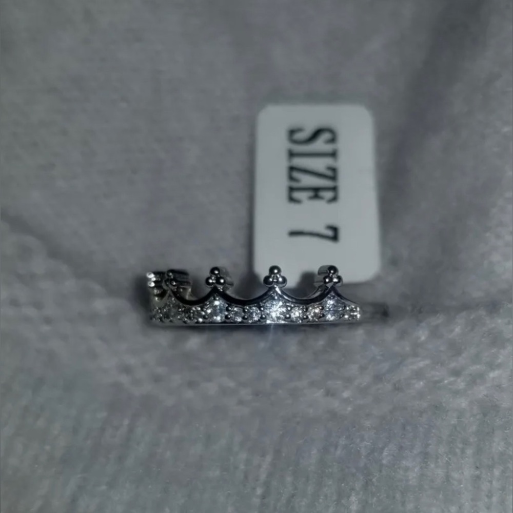 🍭🌟 👑Charmed aroma princess crown ring size 7 NWT